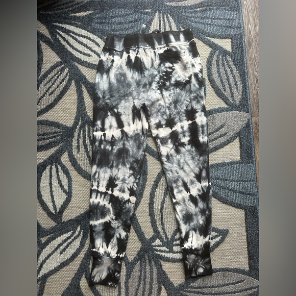 🔥Young Fabulous & Broke Tie Dye Cuffed Joggers - Picture 3 of 9